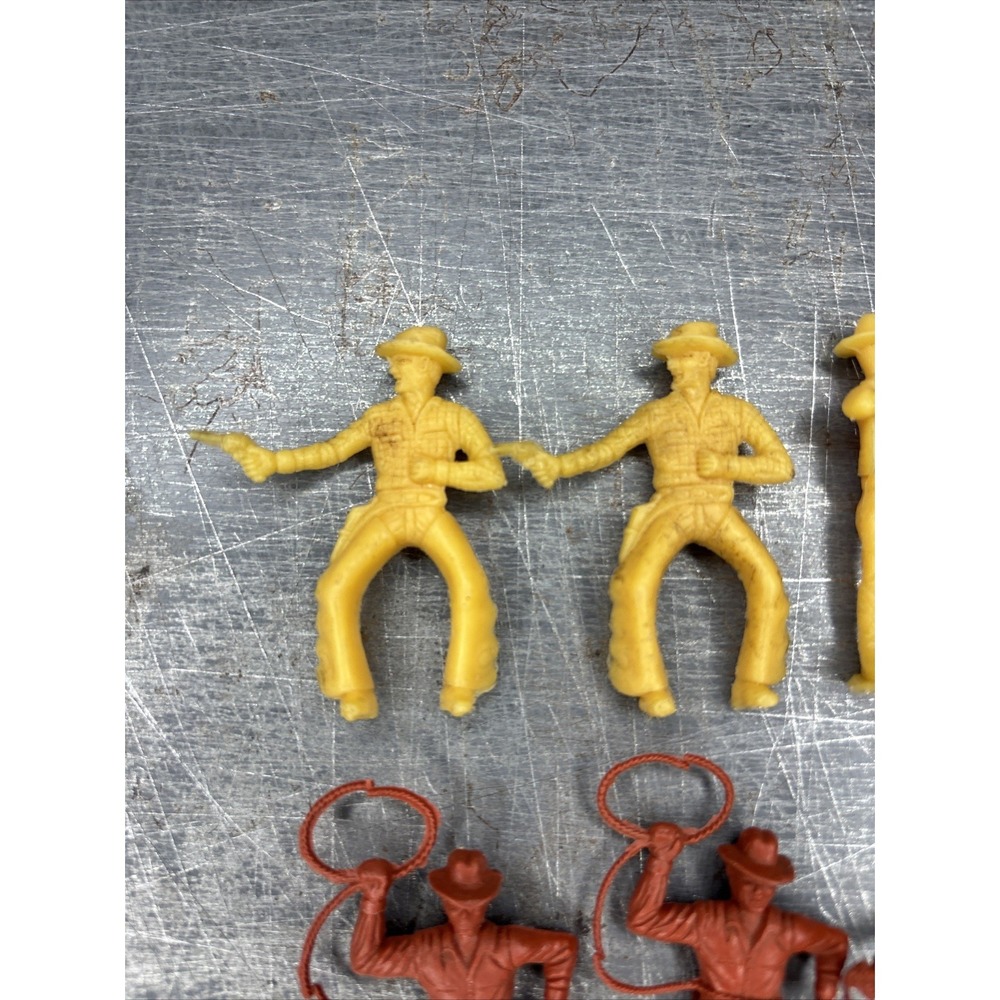 Lot Of 9 Vintage MPC Plastic Cowboy‎ Figures Various Colors Riding Lasso Shooter - Picture 2 of 8
